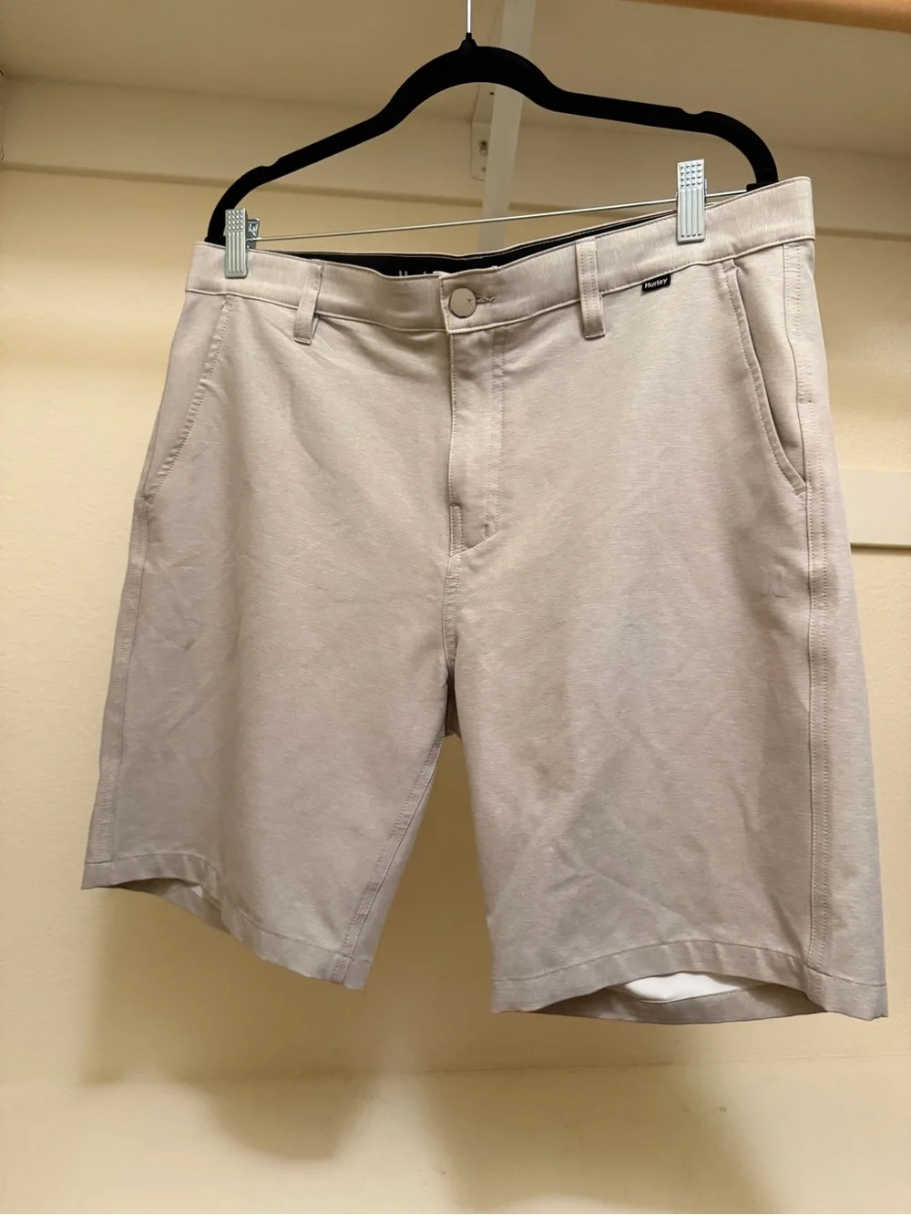 Hurley Men's Beige Flat-Front Casual Shorts